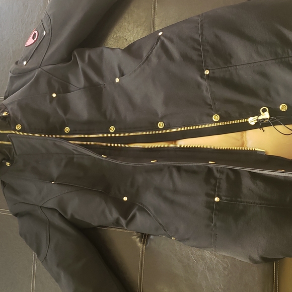 Moose Knuckles Women's Scarlet Parka - Picture 8 of 9